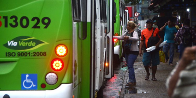 Greve dos ônibus acontece nesta quarta-feira (17), após Justiça autorizar