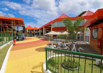 Prefeito inaugura Casa de Praia Zezinho Corrêa e anuncia mais dois projetos de lazer e turismo em Manaus