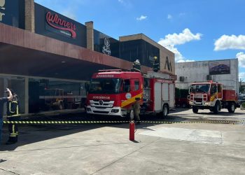 Incêndio causa risco de explosão em hamburgueria
