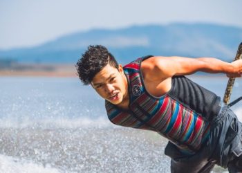 Sensação do wakeboard amazonense, atleta indígena disputa campeonato mundial