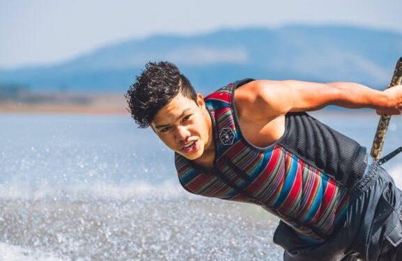 Sensação do wakeboard amazonense, atleta indígena disputa campeonato mundial