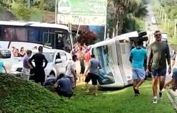 Vídeo: feridos na BR-174 estavam em micro-ônibus a caminho da Cachoeira dos Pássaros