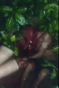 Antes de enterrar em cova rasa, bandidos gravam vídeo da vítima agonizando; imagens fortes