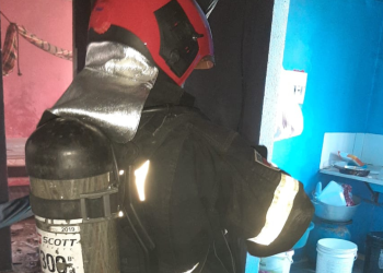 Homem que se vestiu de gari e comparsas são presos por assalto em loja