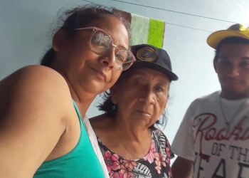 Filho esfaqueia a mãe até a morte e deixa a avó ferida em véspera de Dia das Mães