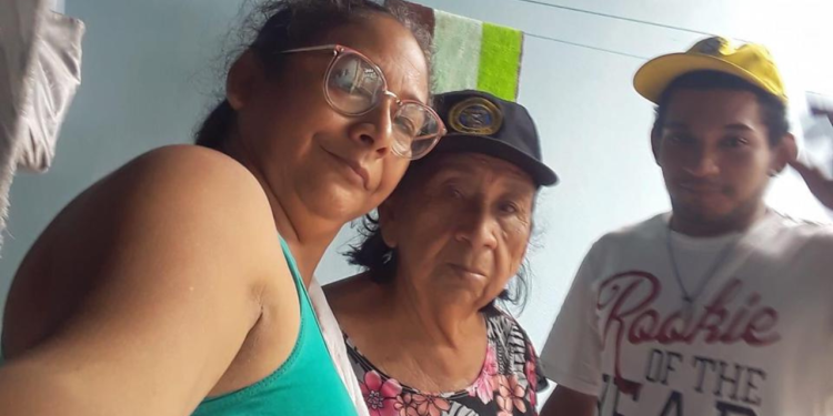 Filho esfaqueia a mãe até a morte e deixa a avó ferida em véspera de Dia das Mães