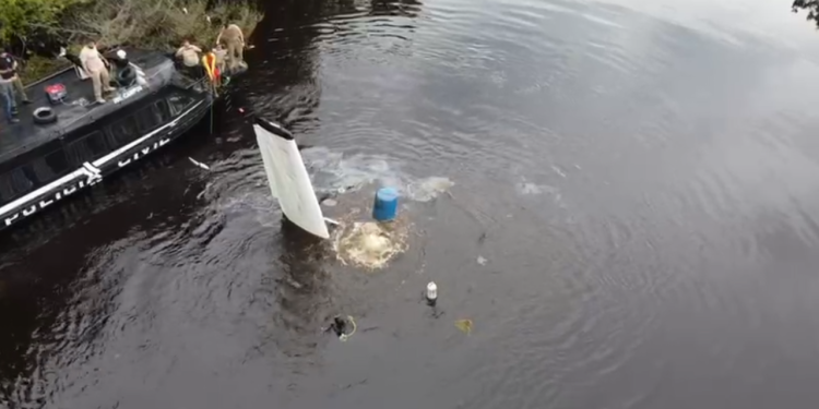 Aeronave que caiu no Rio Negro estava entupida de drogas, afirma PC