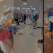 Vídeo: Meninas vandalizam em shopping após vendedora suspeitar de furto