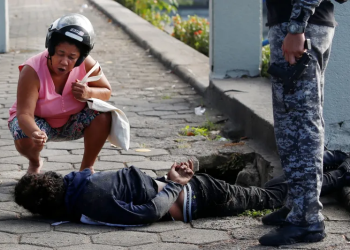 Avó dá bronca no neto preso por trocar tiros com a polícia: “Sai dessa vida Jhonatan”