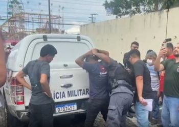 Trio é preso por jogar catolé em professores durante manifestação em frente à Aleam