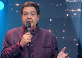 Em baixa na audiência, Faustão anuncia saída da Band