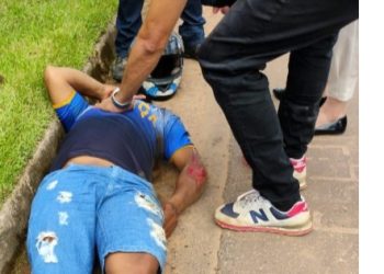 Imagem forte: motoqueiro fica com osso para fora em acidente no Iranduba