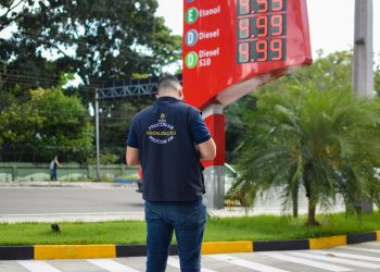 Procon fiscaliza preços exorbitantes dos combustíveis em Manaus
