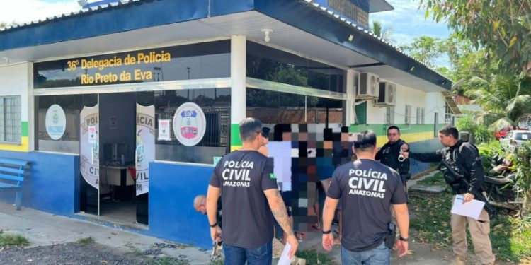PC-AM realiza transferência de 21 presos para capital