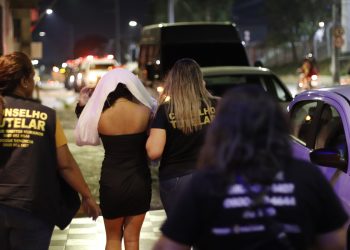 Garota de 16 anos é encontrada com homem de 40 anos e pousada em Manaus é autuada