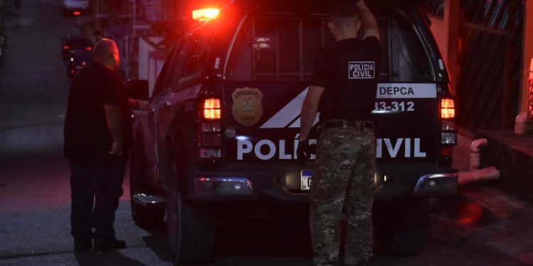 PC prende condenado a mais de 14 anos de prisão por estuprar enteada de 6 anos em Manaus
