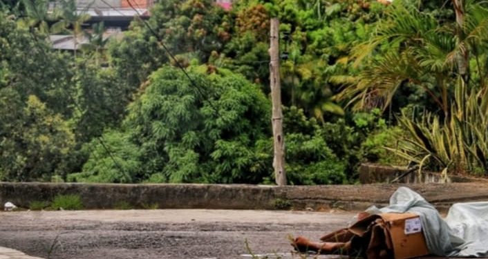 Assassinos levam vítima pela mão e disparam 12 vezes à queima-roupa em Manaus