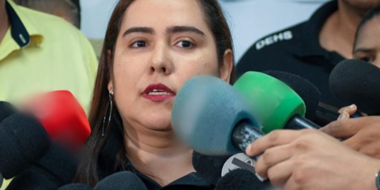 Mulher é presa após torturar e manter o namorado em cárcere privado em Manaus