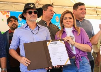 Prefeitura de Manaus anuncia gratificação para 1,4 mil servidores da Semed