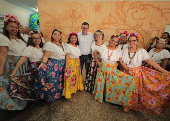 Wilson Lima entrega Caimi Ada Rodrigues Viana revitalizado à população idosa da zona oeste