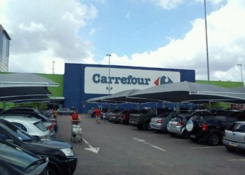 Carrefour de Manaus é investigado por comercializar produto impróprio para o consumo