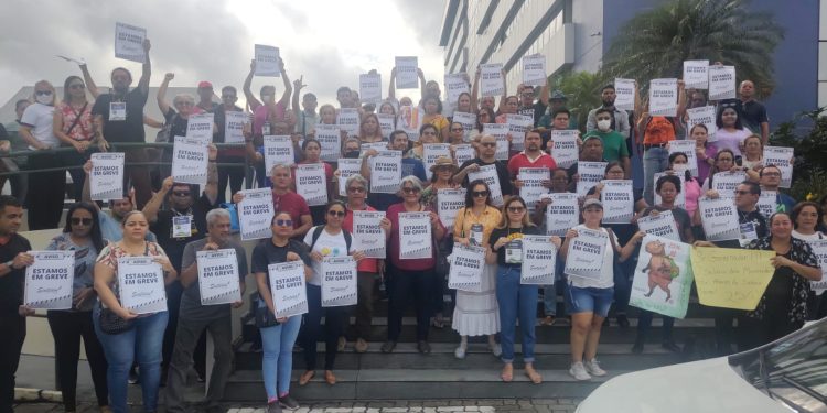 Estado diz que retomará negociação quando professores encerrarem greve