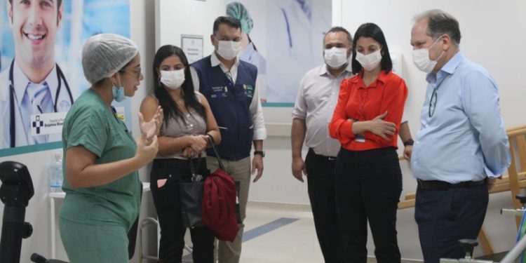 Hospital Delphina recebe visita de representantes do Ministério da Saúde