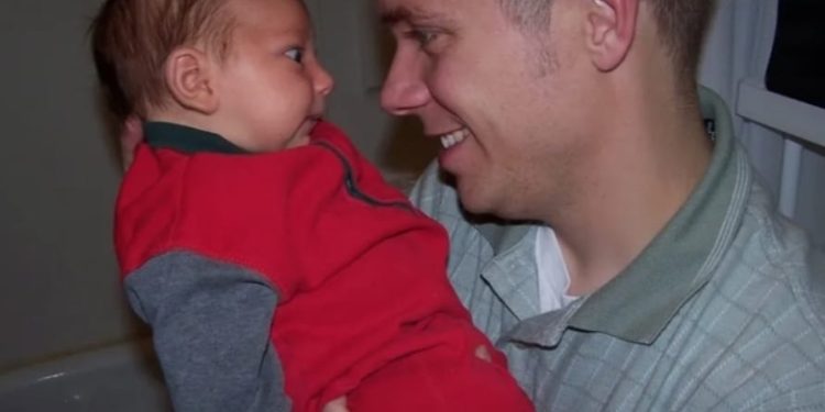 Casal faz teste de DNA por brincadeira e marido descobre que não é pai do filho mais novo