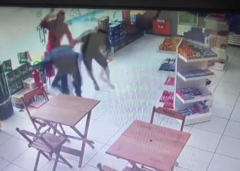 Vídeo mostra frentista sendo agredido e morto em Manaus; veja vídeo
