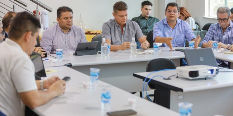 Governo do Amazonas e Prefeitura de Manaus alinham plano de regularização fundiária em áreas públicas