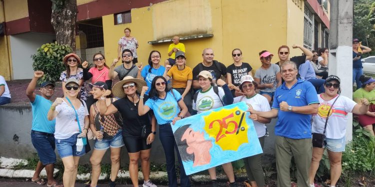 Governo do Amazonas oferece 14% aos professores e aceita abonar faltas