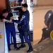 Vídeo: PM usa spray de pimenta, bate e dá coronhada em dono de bar durante discussão