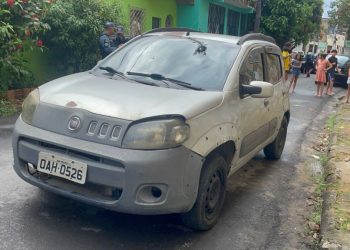 Vídeo: morto dentro de carro furado de bala é identificado pela polícia em Manaus