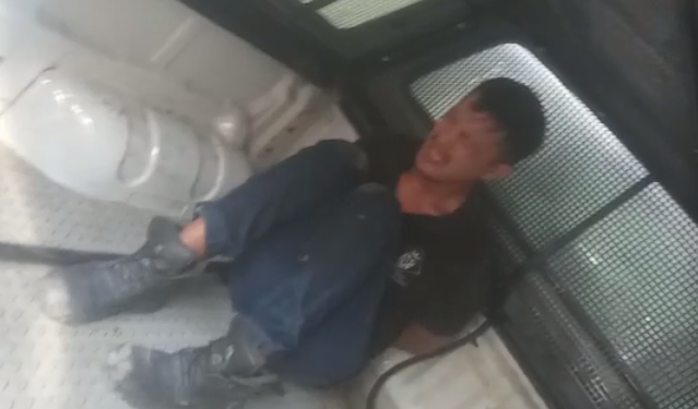 Vídeo: Vulgo ‘Macaquinho’ pula em estudante, rouba e acaba perseguido na Zona Norte de Manaus