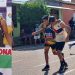 Atleta de 15 anos desiste de corrida para ajudar adversário que torceu o pé a cruzar linha de chegada