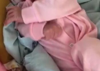 Mãe sem coração enrola a filha recém-nascida no lençol e deixa na calçada em Manaus