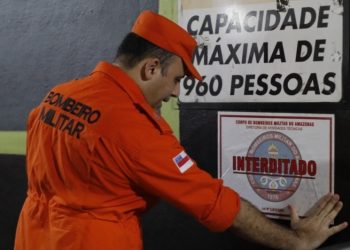 Empresário fecha saída de emergência com cordas para prender clientes em casa de show em Manaus