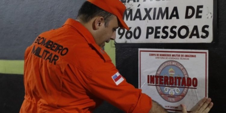 Empresário fecha saída de emergência com cordas para prender clientes em casa de show em Manaus