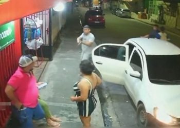 Dupla que foi filmada roubando pistola de comerciante no Alvorada é presa pela PC-AM