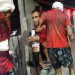 ‘Vem roubar com a outra mão agora’, diz morador a suposto ladrão que levou terçadadas em Manaus; vídeo