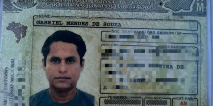 Morador abre a porta e dá de cara com cadáver em Manaus