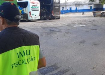 Fiscais tentam por ordem na rodoviária de Manaus
