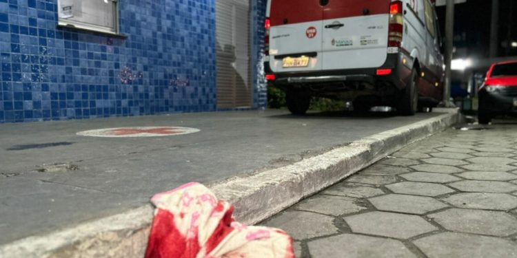 Idoso vai tirar satisfação com o vizinho e leva facada no pescoço no Mutirão