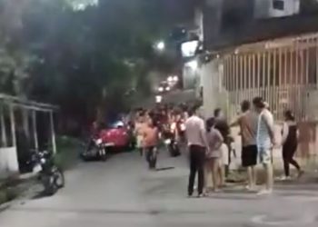 Pistoleiros perseguem jovem e descarregam armas na cabeça da vítima no Petrópolis