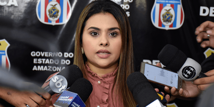 Estudante furada com caneta teria rido porque colega falou errado durante apresentação, diz delegada