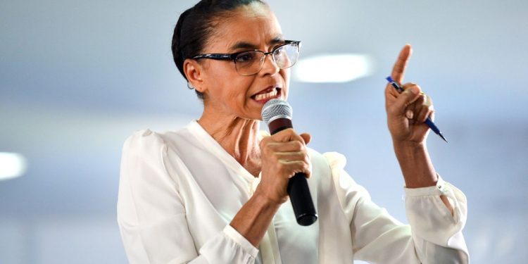 Ministra Marina Silva é levada ao hospital com infecção causada por Covid