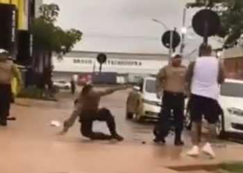 Vídeo: motorista de Honda Civic quebra a cara de agente de trânsito após levar multa na zona Sul