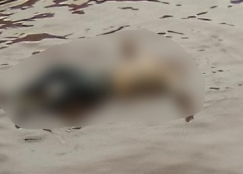 Cena forte: Corpo de homem com rosto desfigurado é retirado de lago em Manacapuru