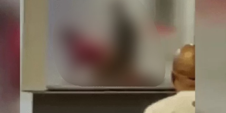 Vídeo: Casal fica 30 minutos dentro do Bradesco ‘afogando o ganso’: ‘O bagulho tá sério’