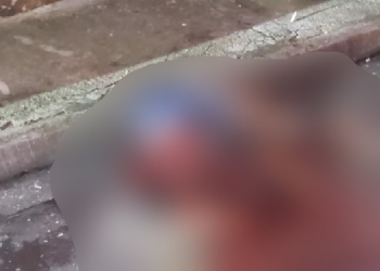 Na pedrada rapaz tem a cabeça arrebentada após sofrer agressão na Zona Norte de Manaus; cenas fortes